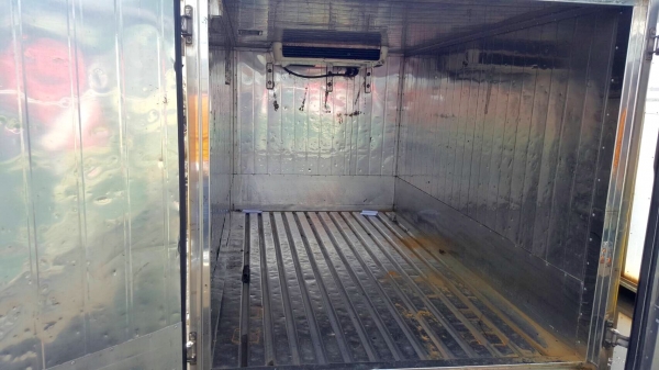 ตู้ห้องเย็นติดรถบรรทุก 4ล้อ ขนาดกว้าง 1.8เมตร ยาว 3เมตร ภายในเป็นสแตนเลส คอยร้อนคอยเย็นครบ ของมือ2จากนอก สนใจสอบถามให้ครับ 086-3665299