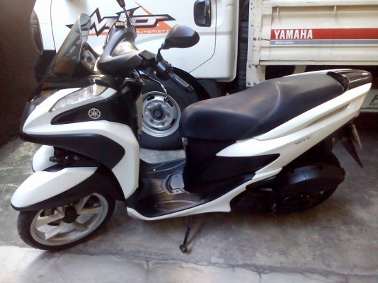 ขาย Yamaha Tricity 125 i ปี 57 เครื่องดีเดิมๆ ชุดสีมีรอยฝาข้างด้านหลัง ซ้ายและขวาล่มพร้อมชุดโอน
