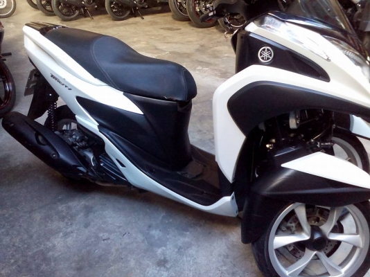 ขาย Yamaha Tricity 125 i ปี 57 เครื่องดีเดิมๆ ชุดสีมีรอยฝาข้างด้านหลัง ซ้ายและขวาล่มพร้อมชุดโอน