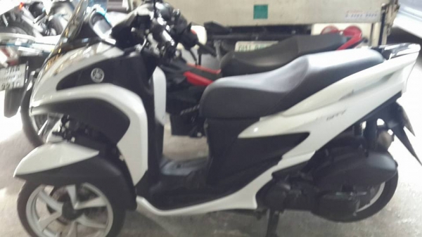 ขาย Yamaha Tricity 125 i ปี 57 เครื่องดีเดิมๆ ชุดสีมีรอยฝาข้างด้านหลัง ซ้ายและขวาล่มพร้อมชุดโอน