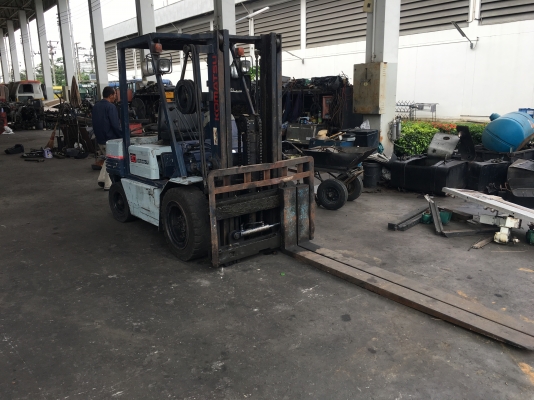 รถฟอร์คคลิฟท์3ตันเข้าตู้คอนได้