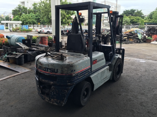 รถฟอร์คคลิฟท์3ตันเข้าตู้คอนได้