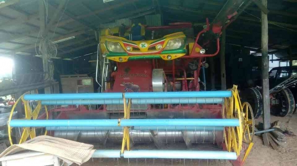 ขายรถเกี่ยวข้าว จ้าวช้างไวไฟ ตัวพิเศษ เครื่อง6M61 รถเดิมจากศูนย์ สภาพดีพร้อมใช้งาน ราคา1,090,000 สนใจโทร 090-8588220คุณนะ 093-3258446คุณบิว หรือเข้าดูสินค้าอื่นๆได้ที่ www.narong2truck.com หรือ www.truck.in.th/498 หรือเพจFacebook ณรงค์ ซื้อขายรถมือสอง (เว