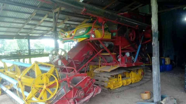 ขายรถเกี่ยวข้าว จ้าวช้างไวไฟ ตัวพิเศษ เครื่อง6M61 รถเดิมจากศูนย์ สภาพดีพร้อมใช้งาน ราคา1,090,000 สนใจโทร 090-8588220คุณนะ 093-3258446คุณบิว หรือเข้าดูสินค้าอื่นๆได้ที่ www.narong2truck.com หรือ www.truck.in.th/498 หรือเพจFacebook ณรงค์ ซื้อขายรถมือสอง (เว