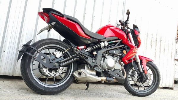 TNT300 วิ่งน้อย ปีสดใหม่ 2015 วิ่งน้อยมาก รถสวยสีสดเดิม ราคาลดได้