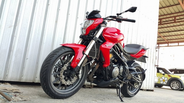 TNT300 วิ่งน้อย ปีสดใหม่ 2015 วิ่งน้อยมาก รถสวยสีสดเดิม ราคาลดได้