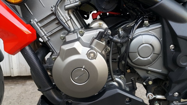 TNT300 วิ่งน้อย ปีสดใหม่ 2015 วิ่งน้อยมาก รถสวยสีสดเดิม ราคาลดได้