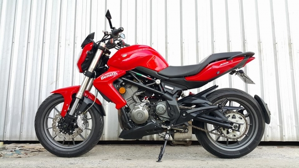 TNT300 วิ่งน้อย ปีสดใหม่ 2015 วิ่งน้อยมาก รถสวยสีสดเดิม ราคาลดได้