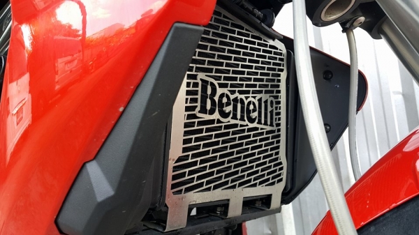 TNT300 วิ่งน้อย ปีสดใหม่ 2015 วิ่งน้อยมาก รถสวยสีสดเดิม ราคาลดได้