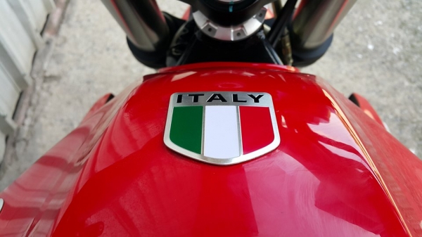 TNT300 วิ่งน้อย ปีสดใหม่ 2015 วิ่งน้อยมาก รถสวยสีสดเดิม ราคาลดได้