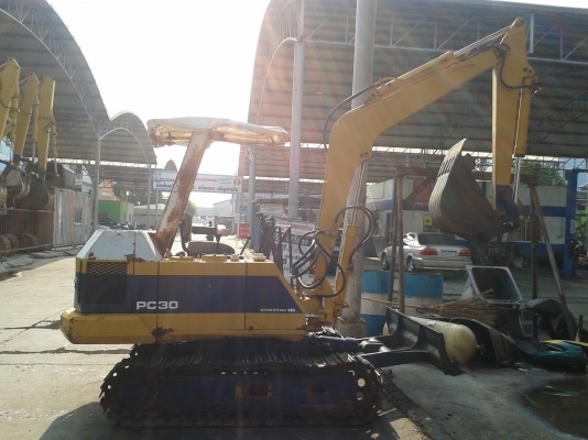 ต้องการขายรถขุดยี่ห้อ KOMATSU-PC30-3 รถนอกนำเข้าจากญี่ปุ่น