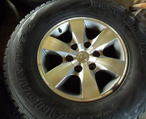 แม็กกระบะขอบ16แท้ 6รู139 ยางโยโกฮาม่า265-70 R16ลงพื้นปี13 (4ล้อ4,900)