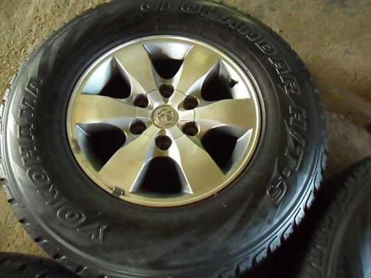 แม็กกระบะขอบ16แท้ 6รู139 ยางโยโกฮาม่า265-70 R16ลงพื้นปี13 (4ล้อ4,900)