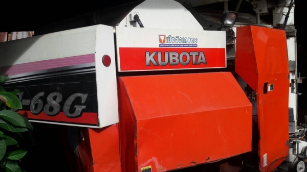 รถเกี่ยวข้าวคูโบต้า  DC  68  g ปี 53   สวยมากๆ