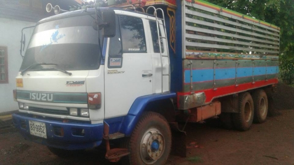 ขายรถบรรทุก ดั้ม2เพลา ร็อกกี้260แรง FXZ13NFY เครื่อง6HE1เทอร์โบอินเตอร์ เกียร์ฟูลเลอร์ พาวเวอร์ เบรกจิฟฟี่ ภายในสวย รถบ้านสภาพพร้อมใช้งาน เอกสารพร้อมโอน ราคา790,000 สนใจโทร 090-8588220คุณนะ 093-3258446คุณบิว หรือเข้าดูสินค้าอื่นๆได้ที่ www.narong2truck.co