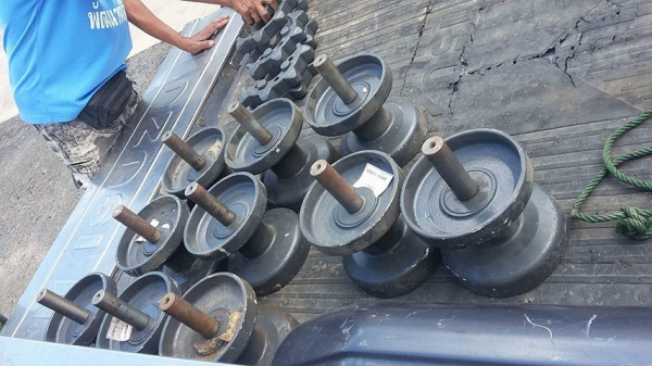 อะไหล่แท้  คูโบต้า วันนี้เสนอมีเฟืองขับหน้า  และ  ตีนตะขาบ  รุ่น  DC 68   และลูเลอร์  รุ่น DC 95