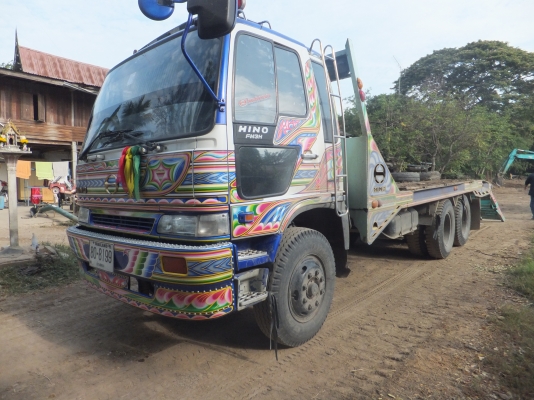 เทเลอร์บรรทุกรถเกี่ยว+แบคโฮHINO FM3H เครื่องJO8C เทเลอร์บรรทุกรถเกี่ยว+แบคโฮHINO FM3H เครื่องJO8C