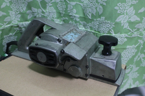 กบไฟฟ้า 3 นิ้ว Makita รุ่น 1600 (750w.) สภาพดีพร้อมใช้ครับ