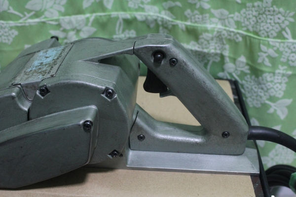 กบไฟฟ้า 3 นิ้ว Makita รุ่น 1600 (750w.) สภาพดีพร้อมใช้ครับ