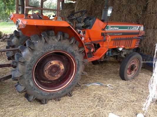 ขายรถไถ kubota L1-26 ใบมีดดันหน้าผาน 6