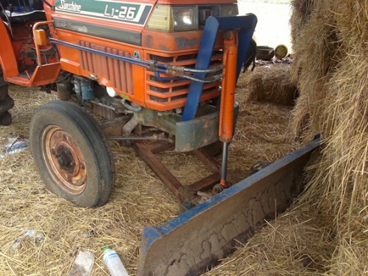 ขายรถไถ kubota L1-26 ใบมีดดันหน้าผาน 6