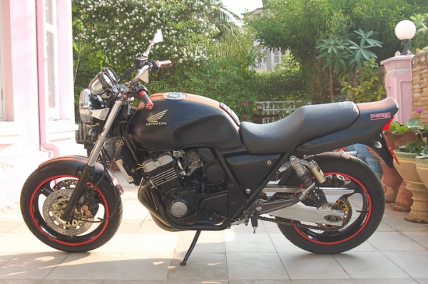 --ขาย CB400 ดำด้านขาดส้ม พร้อมท่อสูตรยางเต็ม สภาพสวยๆๆ<<สรรพสามิต>>--