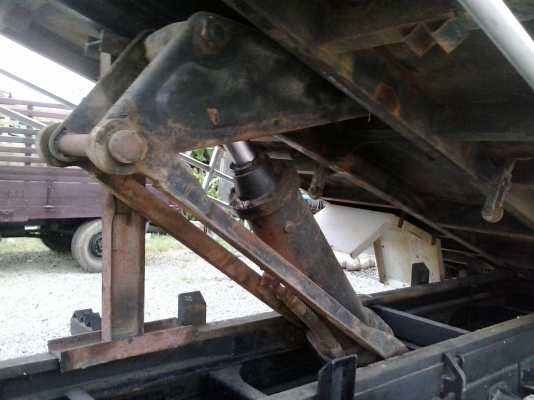 ขายหกล้อดั้มเครื่อง 165แรง แรงจัดประหยัดจริง ราคาแค่ 650000 บาทหรือให้จัดเป็นดั้มดินให้ก็ได้นะครับราคาเดิมครับหรือรองต่อรองดูก่อนก็ได้