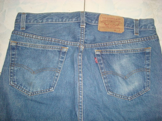 # 8631 # ยีนส์ Levi's 501 ผ้าทราย ของแท้ มือสอง เอว 35นิ้วครึ่ง ยาว 31 ก้านดำ แป็กเงิน รุ่นเก่า ตะเข็บสวยๆ # 8631 # ยีนส์ Levi's 501 ผ้าทราย ของแท้ มือสอง เอว 35นิ้วครึ่ง ยาว 31 ก้านดำ แป็กเงิน รุ่นเก่า ตะเข็บสวยๆ