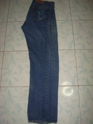 # 8631 # ยีนส์ Levi's 501 ผ้าทราย ของแท้ มือสอง เอว 35นิ้วครึ่ง ยาว 31 ก้านดำ แป็กเงิน รุ่นเก่า ตะเข็บสวยๆ # 8631 # ยีนส์ Levi's 501 ผ้าทราย ของแท้ มือสอง เอว 35นิ้วครึ่ง ยาว 31 ก้านดำ แป็กเงิน รุ่นเก่า ตะเข็บสวยๆ