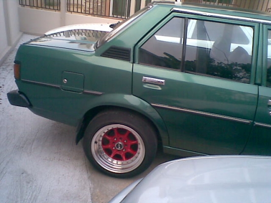 ขายรถ TOYOTA KE70  DX สีเขียว 4ประตู เครือง 4K ล้อแม็กขอบ 15 XXR กว้าง8นิ้ว สีแดง