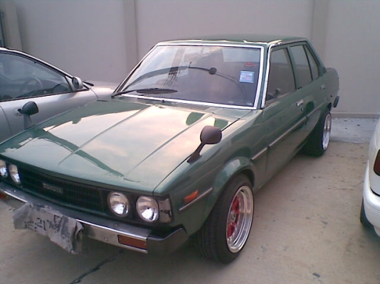 ขายรถ TOYOTA KE70  DX สีเขียว 4ประตู เครือง 4K ล้อแม็กขอบ 15 XXR กว้าง8นิ้ว สีแดง