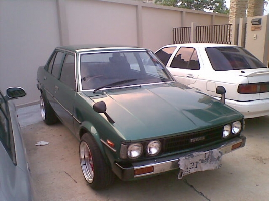 ขายรถ TOYOTA KE70  DX สีเขียว 4ประตู เครือง 4K ล้อแม็กขอบ 15 XXR กว้าง8นิ้ว สีแดง