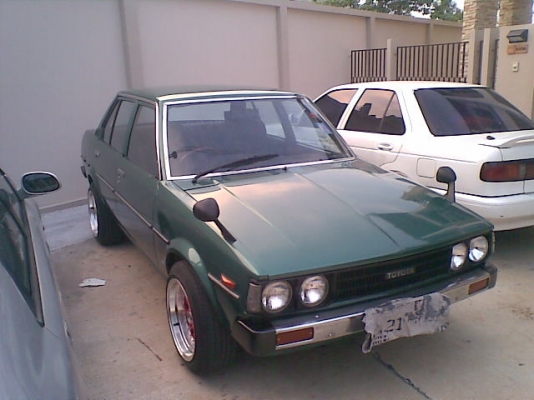 ขายรถ TOYOTA KE70  DX สีเขียว 4ประตู เครือง 4K ล้อแม็กขอบ 15 XXR กว้าง8นิ้ว สีแดง