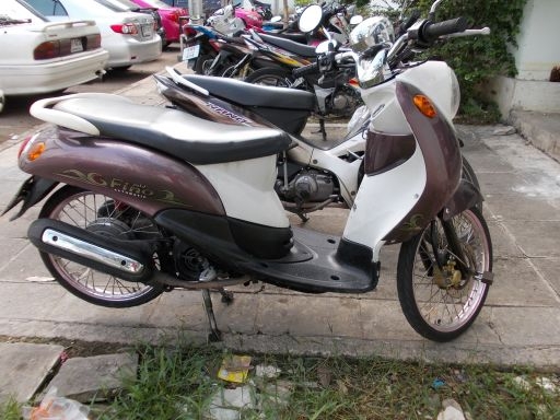 ฟีโน่แท้ ปี50 ล้อ 17 ทะเบียนขาด ปีกว่า      สีน้ำตาล ขาว