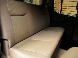 NISSAN NAVARA 2.5 SE 4DRS CALIBRE