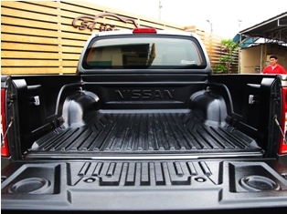 NISSAN NAVARA 2.5 SE 4DRS CALIBRE