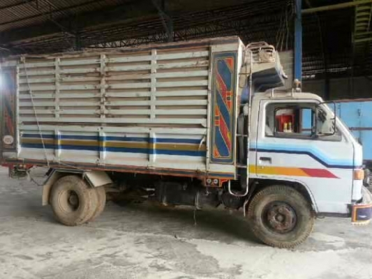 ISUZU NPR 115 HP 4BD1 ปี 34 หกล้อดั๊มพ์ กระบะดั๊มพ์เหล็กคอกสูงเกษตร 4 ตันสภาพอย่างสวย เครื่องแห้งแรงดี ภายในเก๋งหัวบางเดิม คอนโซลสวยครบ ช่วงล่างคัชซีไม่มีดาม เฟืองท้ายใหญ่ติด F แล้ว ยาง 8.25 ขอบ 16 เอกสารทะเบียนภาษีเต็มครบไม่มีขาดพร้อมโอน ราคาต่อรองได้ครั