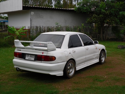 ขาย E Car สีขาว สภาพสวยๆ พร้อมโอน ขับต่อได้เลย