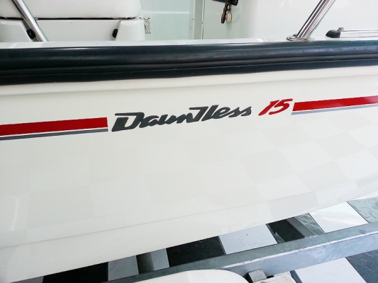 ขายเรือในฝันของชาวเรือไม่มีวันจม  BOSTON WHALER Dauntless 15 สวยนางฟ้า