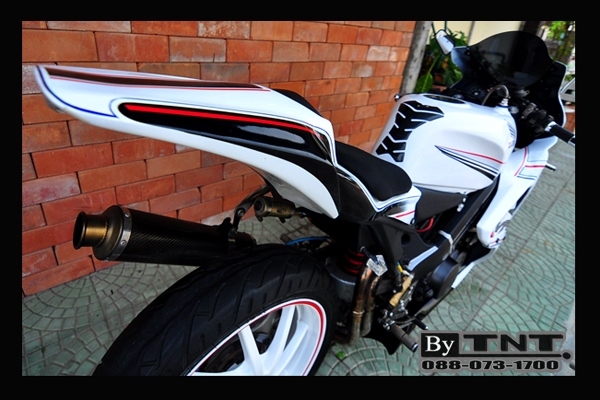 <TNT>ขาย Honda VFR(NC-30) 400 cc./ปี92/สีขาว/ทะเบียนแท้/แฟริ่งแต่ง..สวยๆ>>>>>คับ