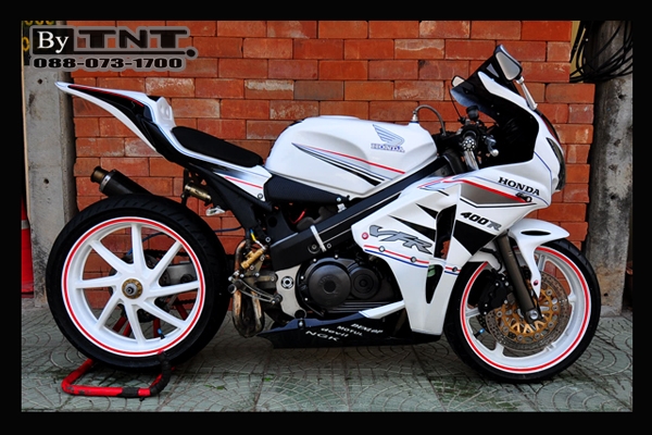 <TNT>ขาย Honda VFR(NC-30) 400 cc./ปี92/สีขาว/ทะเบียนแท้/แฟริ่งแต่ง..สวยๆ>>>>>คับ