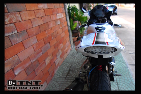 <TNT>ขาย Honda VFR(NC-30) 400 cc./ปี92/สีขาว/ทะเบียนแท้/แฟริ่งแต่ง..สวยๆ>>>>>คับ