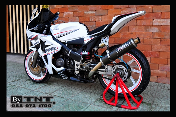 <TNT>ขาย Honda VFR(NC-30) 400 cc./ปี92/สีขาว/ทะเบียนแท้/แฟริ่งแต่ง..สวยๆ>>>>>คับ
