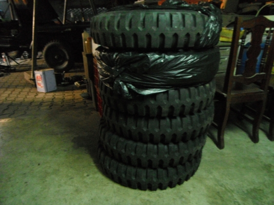 ขายยางรถจี๊ป  700x16 เกรด A ล็อตใหม่เพิ่งเข้ามา ใหม่ 100\%ราคาถูก