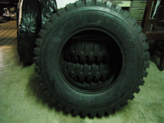 ขายยางรถจี๊ป  700x16 เกรด A ล็อตใหม่เพิ่งเข้ามา ใหม่ 100\%ราคาถูก