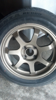 แม็กขอบสิบห้าสภาพดี พร้อมยาง 6800 บาท