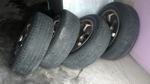 แม็กขอบสิบห้าสภาพดี พร้อมยาง 6800 บาท