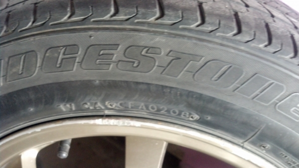 แม็กขอบสิบห้าสภาพดี พร้อมยาง 6800 บาท