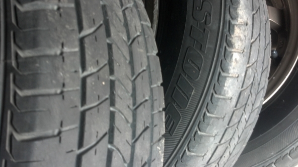 แม็กขอบสิบห้าสภาพดี พร้อมยาง 6800 บาท