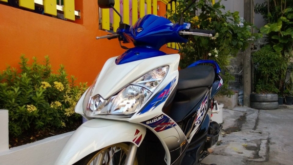 SKYDRIVE ล้อทอง 17 นํ้าเงินขาว 2012 อยากได้เท่าไหร่บอกขายได้ขาย